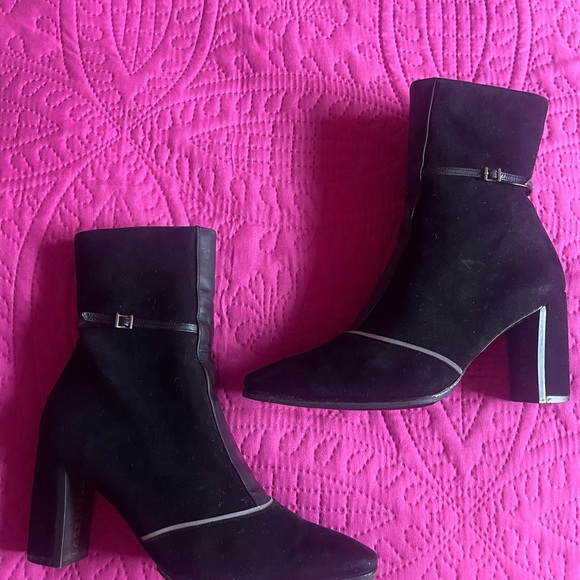 VINTAGE AUTHENTIC LAGERFELD for CHANEL BLACK SOFT SUEDE & LEATHER BOOTS size 5’5